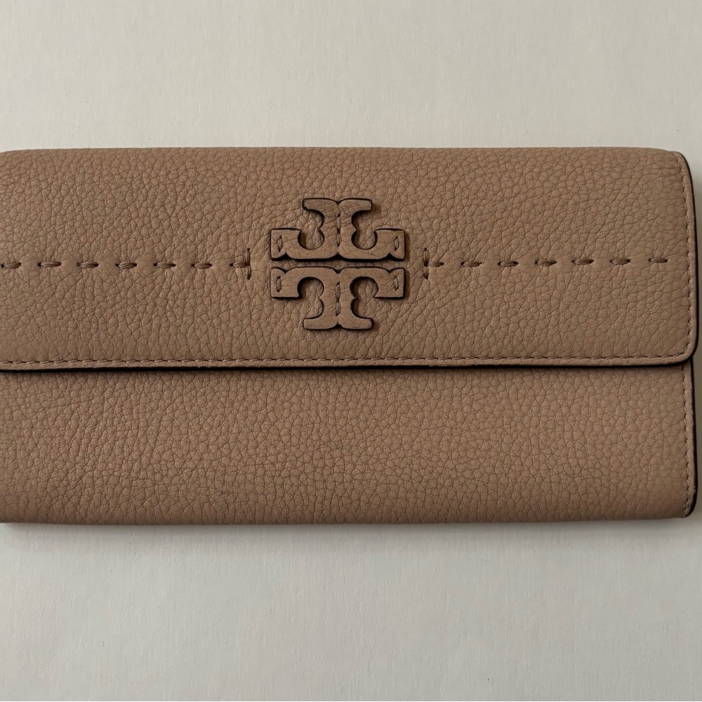 Tory Burch McGraw Flat Wallet Nude Cream Beige Pebbled Leather Slim Clutch